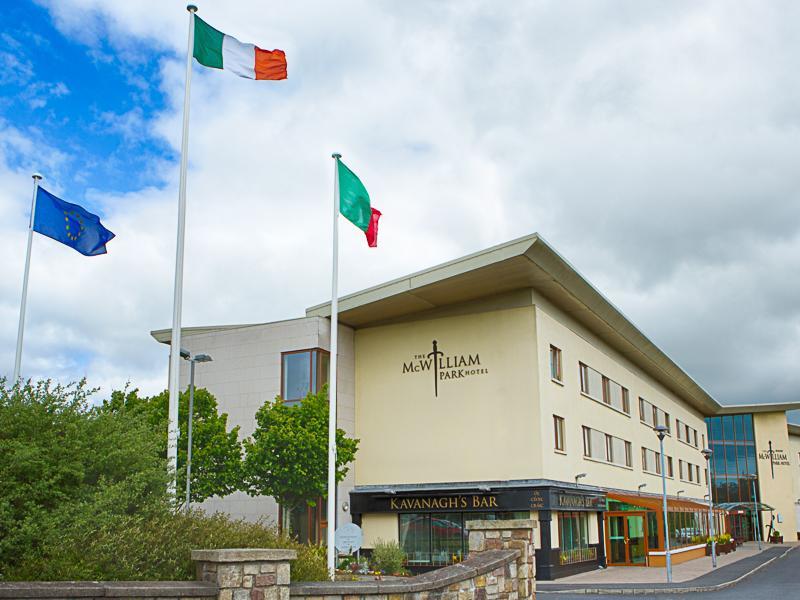 Mcwilliam Park Hotel Claremorris Bagian luar foto